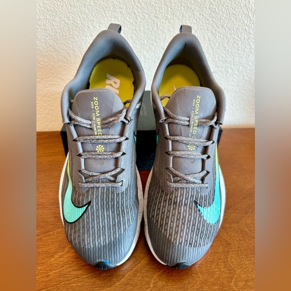 Nike Kids Air Zoom Speed 2 (GS)
Running Shoes Size 7Y
Gunsmoke/Dynamic Turquoise - Picture 6 of 12